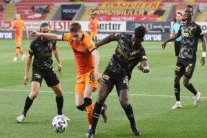 Çaykur Rizespor ve Atakaş Hatayspor galibiyetleriyle tırmanışa geçen Göztepe, evinde