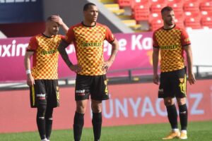 Süper Lig'de evinde Atakaş Hatayspor'a tek golle mağlup olan Göztepe,