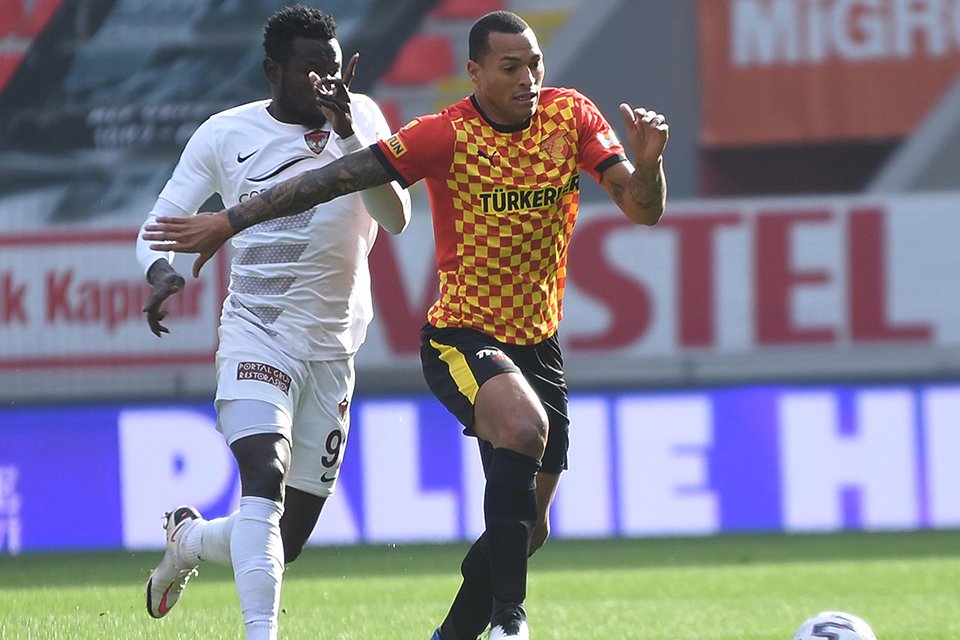 Süper Lig'de cumartesi günü Gürsel Aksel Stadı'nda Galatasaray'ı konuk edecek