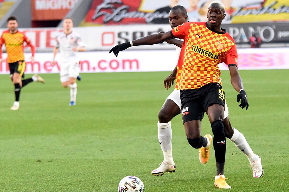 SÜPER Lig'de hafta sonu mesaisinde deplasmanda İttifak Konyaspor'u 3-2 yenen