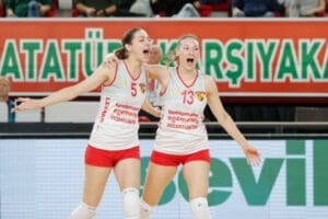 Kadınlar Voleybol 1'inci Ligi A Grubu'nda derbide konuk olduğu Karşıyaka'yı
