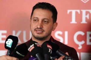 İzmir ekibi G&ouml;ztepe'de Mehmet Sepil başkanlık g&ouml;revini bıraktığını a&ccedil;ıkladı. Kul&uuml;b&uuml;