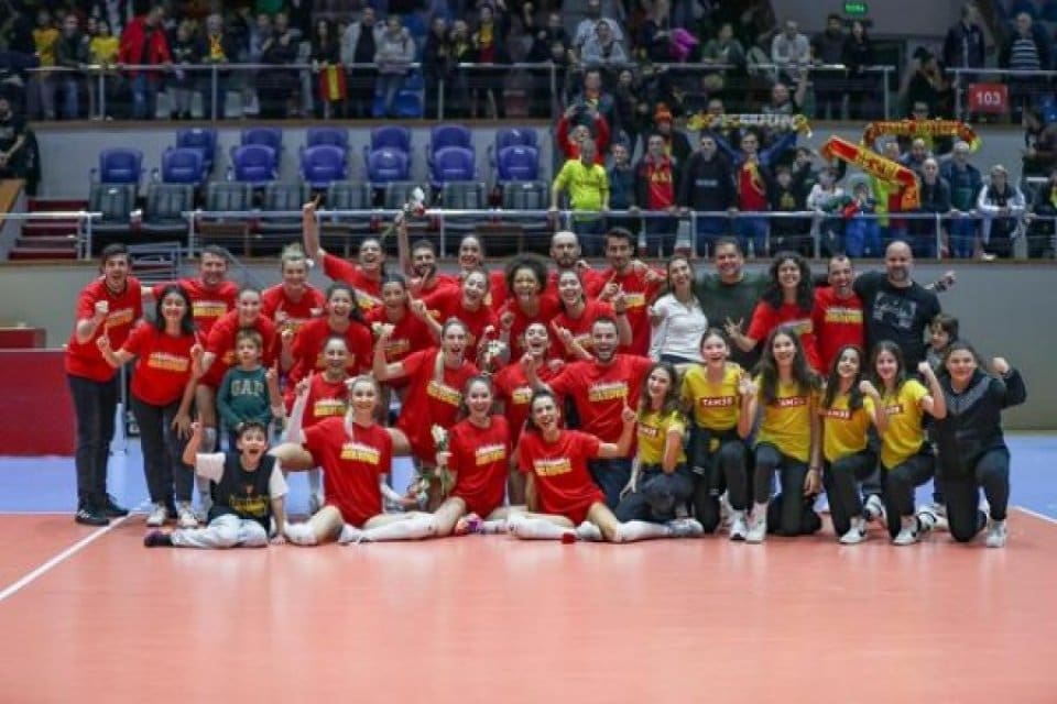 Kadınlar Voleybol 1'inci Ligi A Grubu'nda sezonu lider tamamlayarak adını