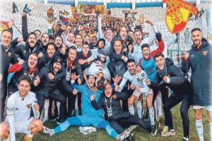 Erzurumspor FK'yı 1-0 yenerek Play-Off yarışında yeniden umutlanan Göztepe, cuma