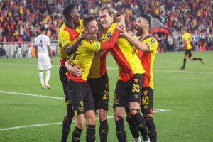 PLAY-OFF'U GARANTİLEMEK İSTİYORUZ Göztepe'de sakatlığı süren stoper Erhan mücadelede forma