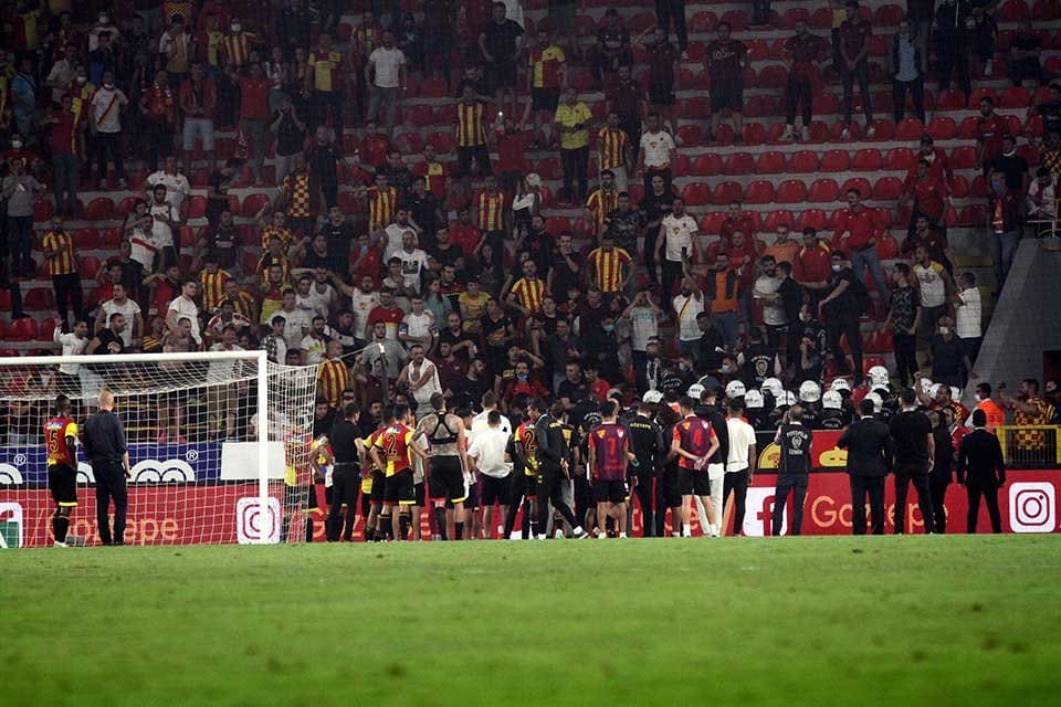 S&uuml;per Lig'in 6'ncı haftasında Atakaş Hatayspor'a evinde 2-0 yenilen G&ouml;ztepe'de