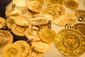 Altın fiyatları ABD enflasyon verisi sonrası hareketlendi. Ons altın 1855