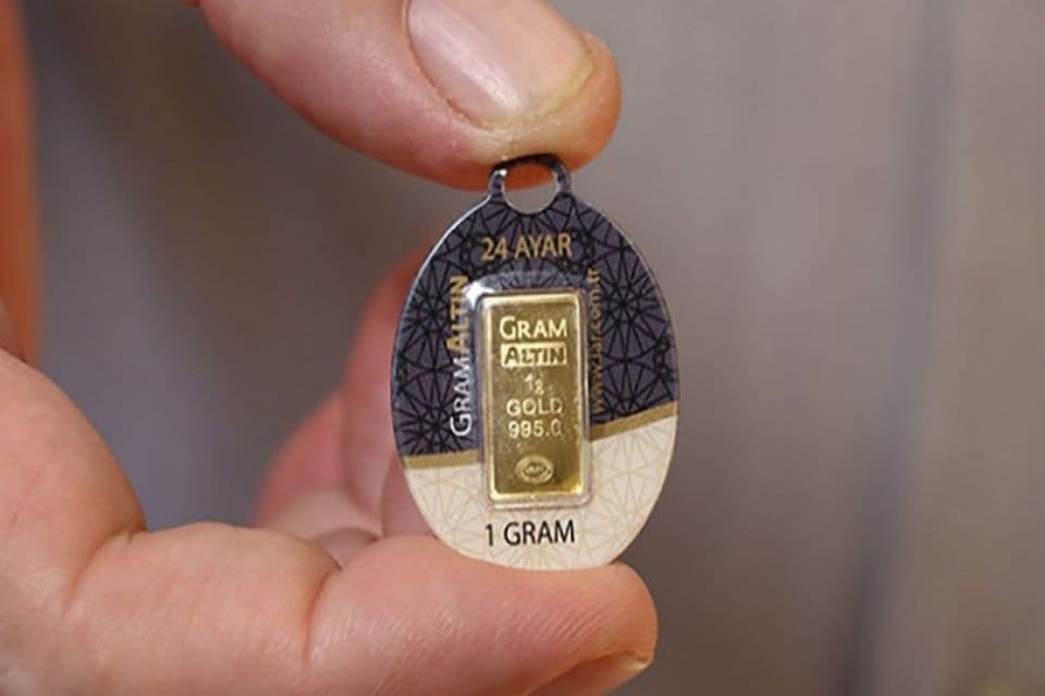 Altın fiyatları, d&ouml;viz kuruna paralel olarak y&uuml;kselmeye devam ediyor. Gram