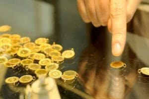 ABD Merkez Bankası (Fed) toplantı tutanaklarındaki resesyon endişesi altın fiyatlarını