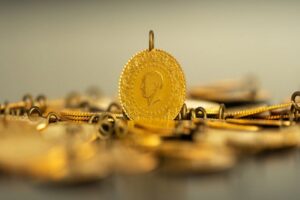 Altın fiyatları yeni haftaya yükselişle başladı. Ons altın, yeni haftanın