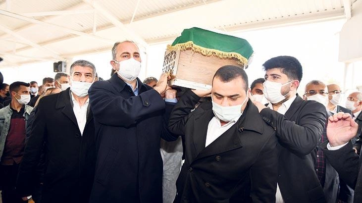 Adalet Bakanı Abdulhamit G&uuml;l&rsquo;&uuml;n yeni tip koronavir&uuml;s (Kovid-19) nedeniyle tedavi