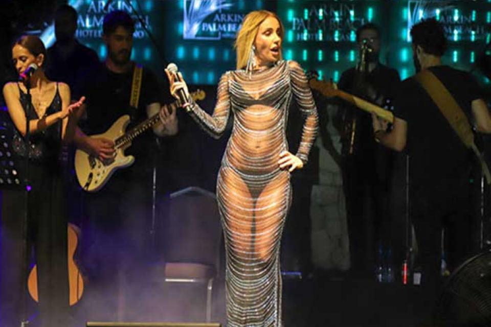Şarkıcı Gülşen, hakkında verilen ev hapsi kararının kaldırılmasının ardından ilk konserini