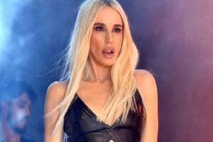 Şarkıcı G&uuml;lşen, Onur Haftası'na denk gelen konserinde LGBTIQ+'lara destek verdi.