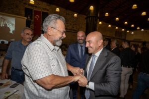 İzmir B&uuml;y&uuml;kşehir Belediye Başkanı Tun&ccedil; Soyer, Nihat Aydın K&uuml;lt&uuml;r ve