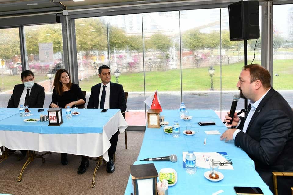 &Ccedil;iğli Belediye Başkanı Utku G&uuml;mr&uuml;k&ccedil;&uuml;, il&ccedil;e sınırları i&ccedil;erisinde bulunan kamu