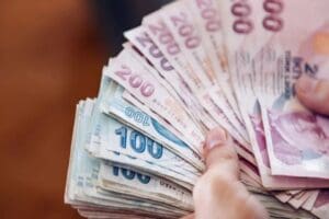 EYT'li binlerce vatandaş maaşlarının yatacağı g&uuml;n&uuml; merakla bekliyor. Peki s&uuml;re&ccedil;
