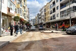 Narlıdere&rsquo;nin en işlek merkezlerinden biri olan G&uuml;ng&ouml;ren Caddesi&rsquo;ndeki yayalaştırma ve