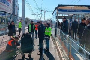 G&uuml;ng&ouml;ren&rsquo;de tramvay raydan &ccedil;ıktı. G&uuml;ng&ouml;ren ve Bağcılar İstasyonları arasında seferler