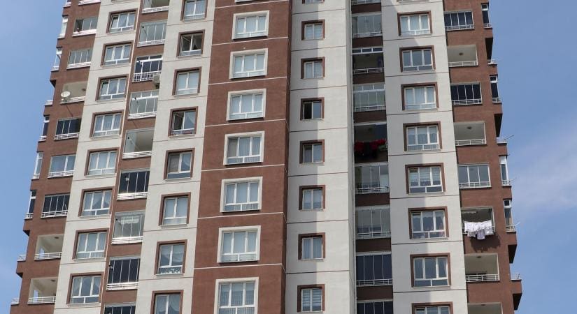 Olay, saat 13.30 sıralarında Melikgazi ilçesi Esentepe Mahallesi Girneşehitler Caddesi’ndeki
