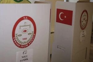 T&uuml;rkiye'de 14 Mayıs'ta d&uuml;zenlenecek se&ccedil;imler i&ccedil;in gurbet&ccedil;iler yarın sandık başına