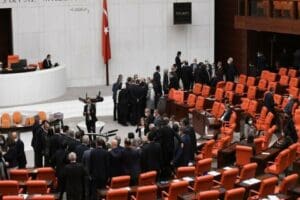 G&uuml;venlik soruşturması teklifinin maddelerine ge&ccedil;ilmesi yeniden oylanacak. Meclis Genel Kurulu'nda