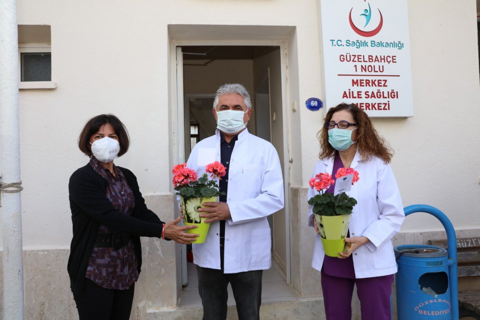 Güzelbahçe Belediyesi, 14 Mart Tıp Bayramı nedeniyle ilçede görev yapan