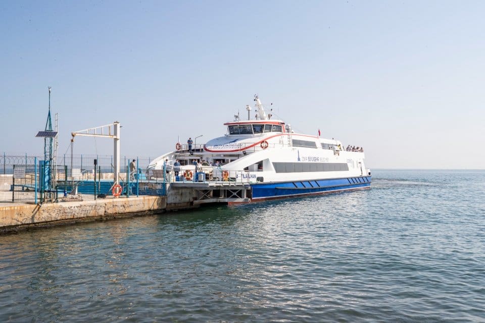 İzmir B&uuml;y&uuml;kşehir Belediyesi İZDENİZ A.Ş. Genel M&uuml;d&uuml;rl&uuml;ğ&uuml; ağırlıklı olarak g&uuml;n&uuml;birlik