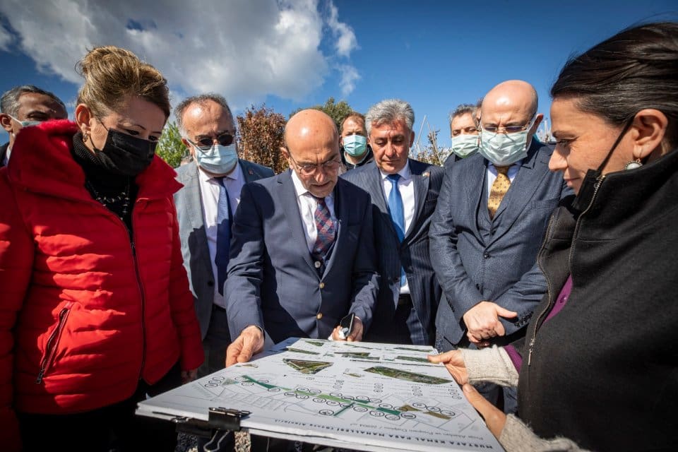 İzmir B&uuml;y&uuml;kşehir Belediye Başkanı Tun&ccedil; Soyer&rsquo;in se&ccedil;im kampanyasında s&ouml;z verdiği