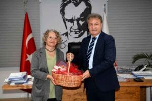 CHP Yoksulluk Dayanışma Ofisi Koordinat&ouml;r&uuml; Hacer Foggo, Bornova&rsquo;yı ziyaret ederek