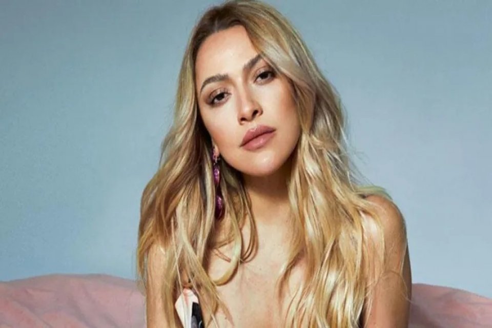 Hadise, sosyal medya hesabından hakkında &ccedil;ıkan haberlere tepki g&ouml;sterdi. Şarkıcı,
