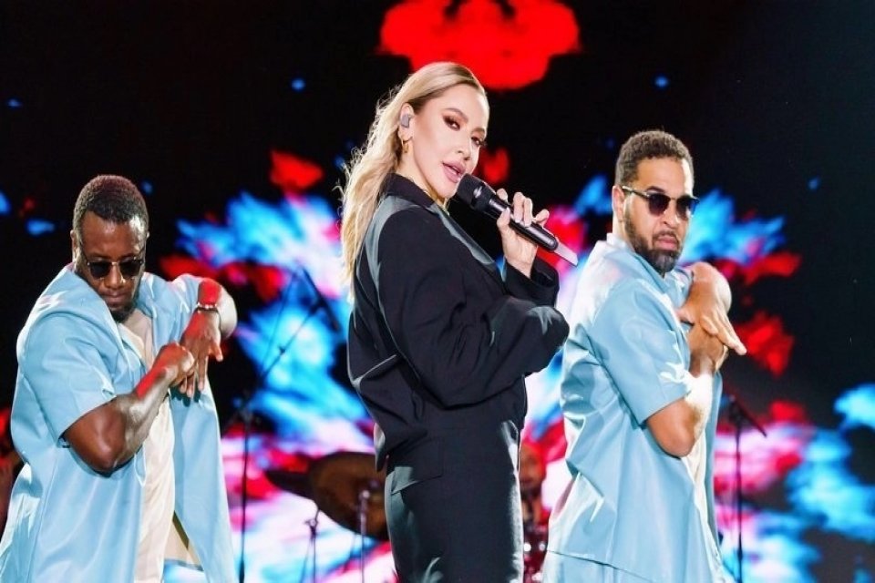 Kısa s&uuml;re &ouml;nce d&uuml;nya evine girdiği Mehmet Din&ccedil;erler'den boşanma kararı