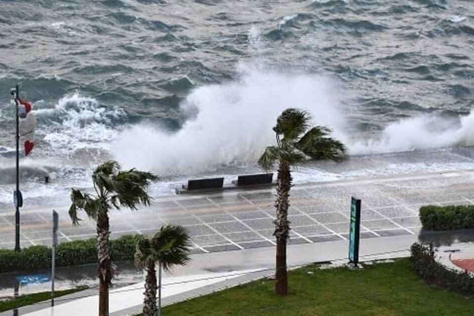İzmir genelinde yarın sağanak, Kuzey Ege Denizi'nde ise fırtınanın etkili