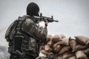 İ&ccedil;işleri Bakanlığı, Hakkari'nin Y&uuml;ksekova il&ccedil;esinde 3'&uuml; &ouml;l&uuml;, 1'i sağ olmak