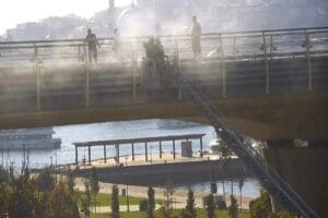 Hali&ccedil; Metro K&ouml;pr&uuml;s&uuml; &uuml;zerinde elektrik kablolarında yangın nedeniyle Taksim-Yenikapı arasında