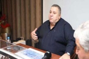 Kuzey Kıbrıs T&uuml;rk Cumhuriyeti'nde (KKTC) Halil Falyalı ve şof&ouml;r&uuml; Murat