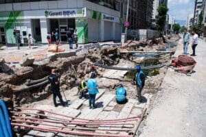 İzmir B&uuml;y&uuml;kşehir Belediyesi&rsquo;nin Kemeraltı b&ouml;lgesinde aşırı yağışlarda meydana gelen su