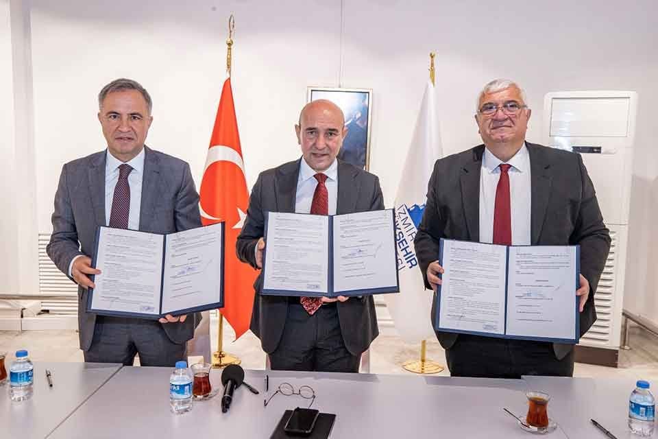 İzmir B&uuml;y&uuml;kşehir Belediye Başkanı Tun&ccedil; Soyer hem İzmirliye ucuz ve