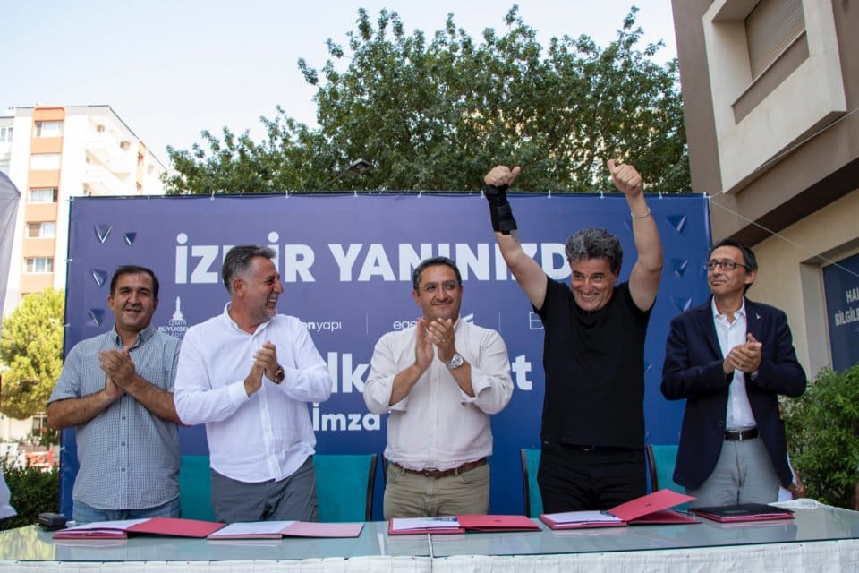 İzmir B&uuml;y&uuml;kşehir Belediyesi&rsquo;nin depremzedeler i&ccedil;in T&uuml;rkiye&rsquo;de ilk kez İzmir&rsquo;de başlattığı