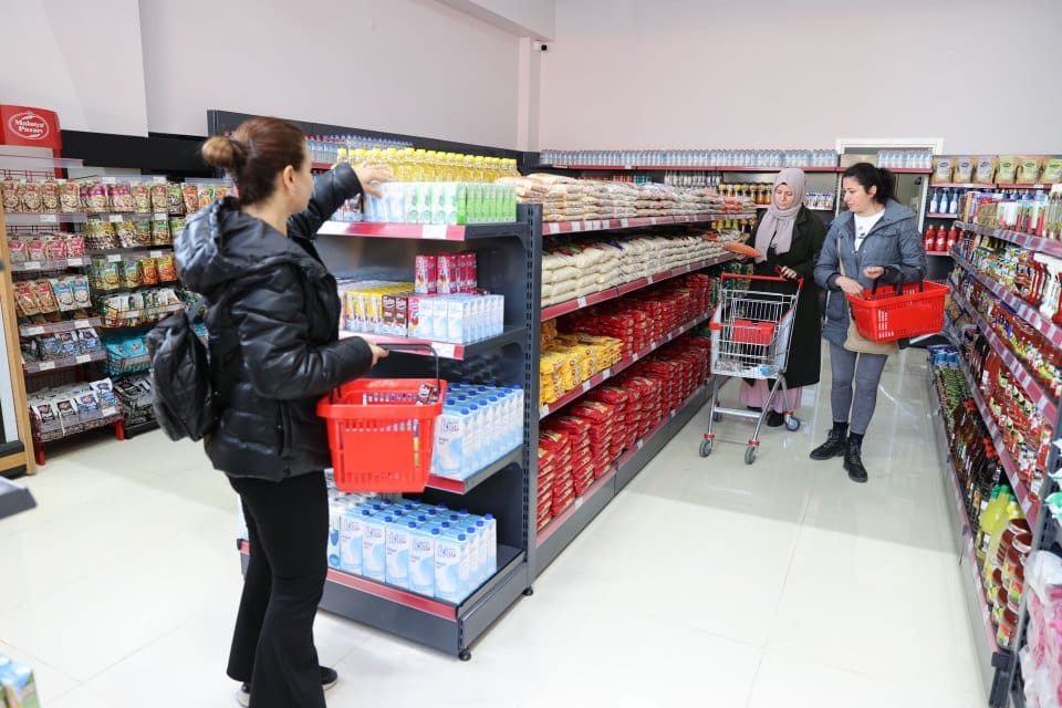 &Uuml;lke&nbsp;ekonomisinde yaşanan sıkıntılar y&uuml;z&uuml;nden vatandaşlar darboğazdan ge&ccedil;erken Buca Belediyesi, hemşehrilerinin
