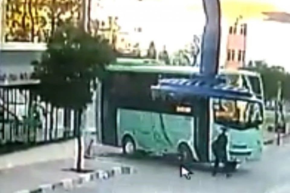 Manisa'da, yaya ge&ccedil;idinde Emine Parlak'a (45) &ccedil;arpıp &ouml;l&uuml;m&uuml;ne neden olan