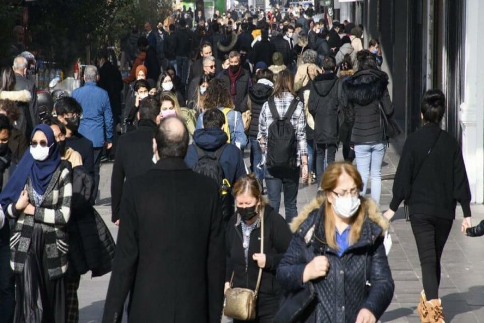 Metropoll Araştırma'nın T&uuml;rkiye'nin Nabzı Ocak 2022 araştırmasına g&ouml;re 'Yurt dışında