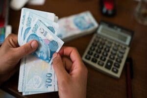 Devlet vatandaşların yaklaşık 30 milyar TL'le ulaşan icra bor&ccedil;larını &uuml;stlenip