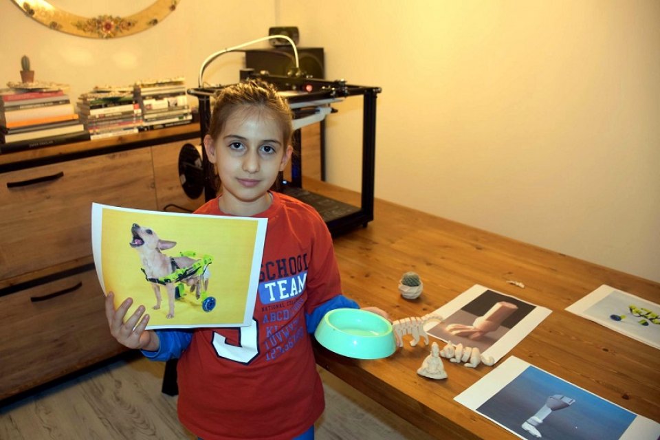 İzmir'de yaşayan ilk&ouml;ğretim 3'&uuml;nc&uuml; sınıf &ouml;ğrencisi 9 yaşındaki Bade &Ccedil;ağlar,