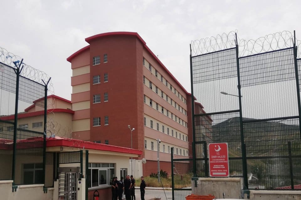 İzmir, &Ccedil;iğli'de bulunan&nbsp;Harmandalı Geri G&ouml;nderme Merkezi hakkında &ccedil;ıkan yangın iddialarına