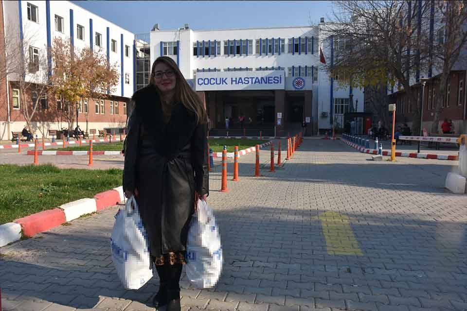 İzmir'de ilkokul öğretmeni Seçil Kırdar (42), İzmir Hasta Çocuk Evleri