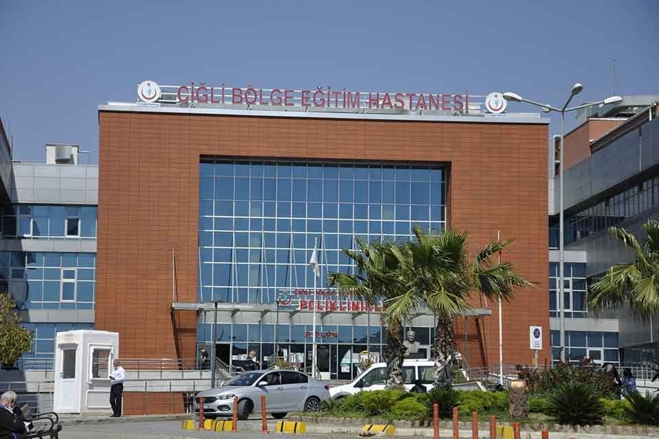 İZMİR'in Bakır&ccedil;ay &Uuml;niversitesi &Ccedil;iğli Eğitim ve Araştırma Hastanesi&rsquo;nde, canlandırma odasına