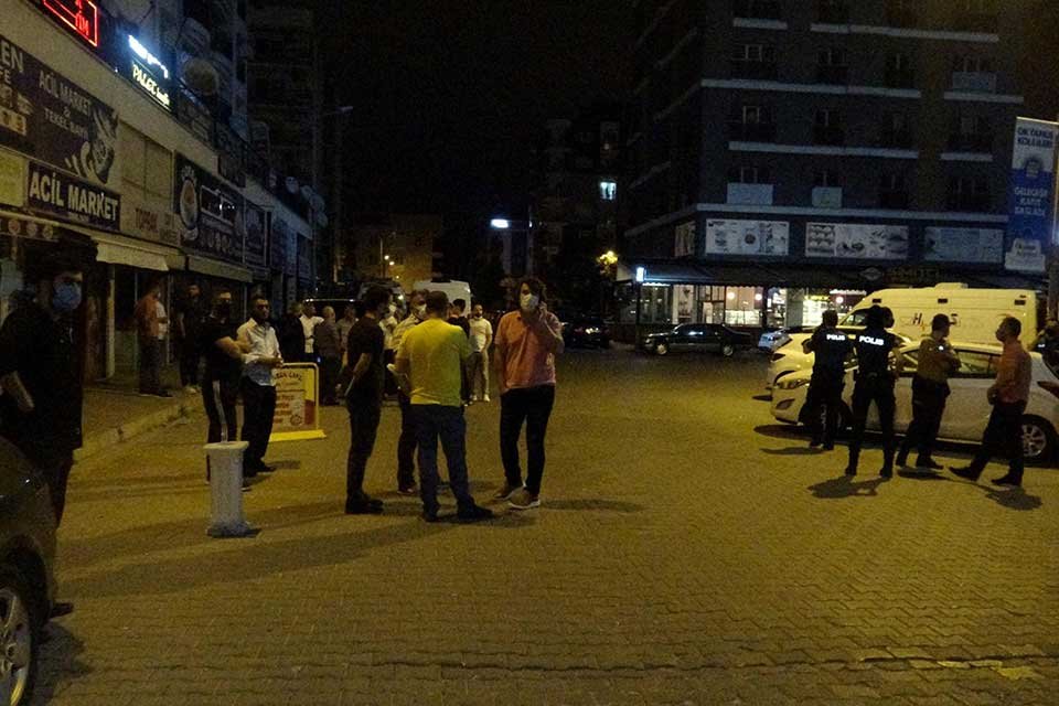 İzmir'in Bayraklı ilçesinde motosikletin gaz koluna dokunduğu gerekçesiyle Muhammet D.'yi
