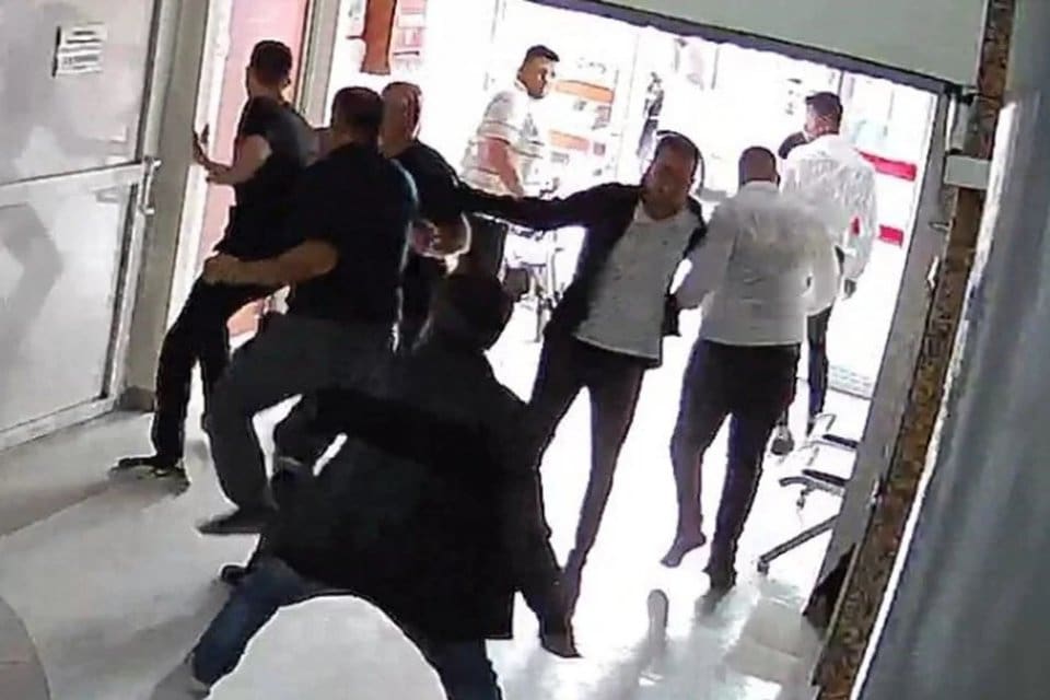 Gaziantep'te Orhan Dağlı adlı bir kişi &ouml;zel hastanede kendisiyle eve