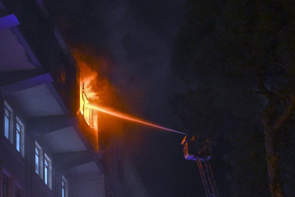 &Uuml;sk&uuml;dar'da hastanede &ccedil;ıkan yangın itfaiye ekiplerinin m&uuml;dahalesiyle s&ouml;nd&uuml;r&uuml;ld&uuml;. Sultan Abd&uuml;lhamid