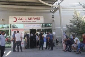 Şanlıurfa Birecik Devlet Hastanesi&rsquo;nde g&uuml;venlik g&ouml;revlileri ile vatandaşlar arasında kavga